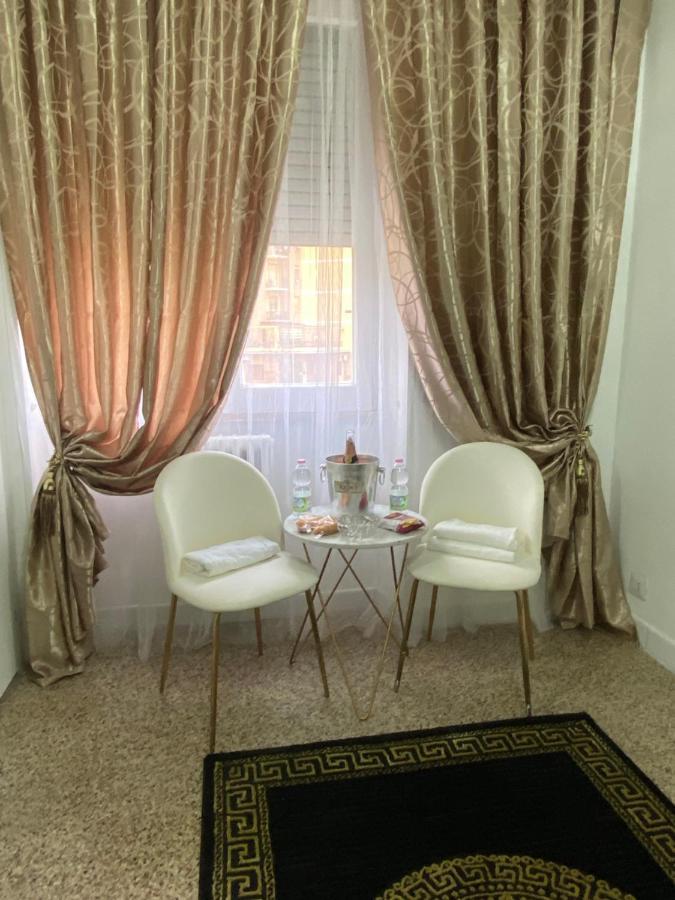 Roma Suite Idromassaggio Εξωτερικό φωτογραφία