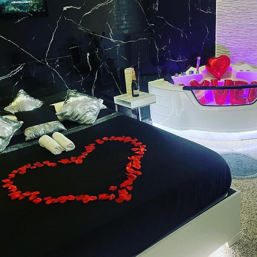 Roma Suite Idromassaggio Εξωτερικό φωτογραφία