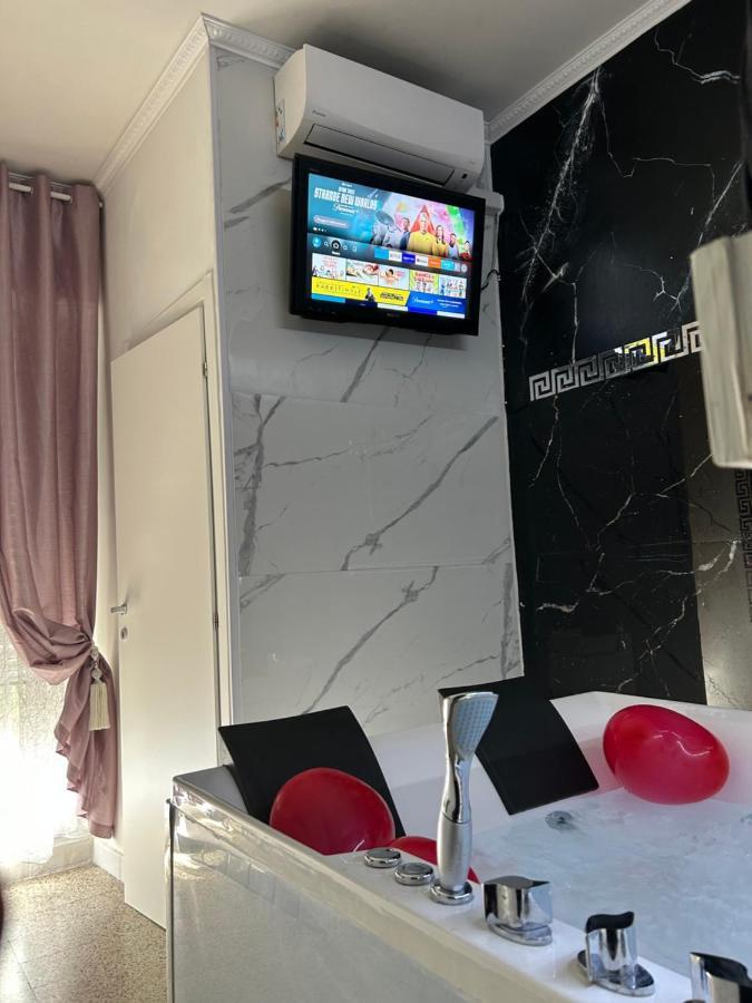 Roma Suite Idromassaggio Εξωτερικό φωτογραφία